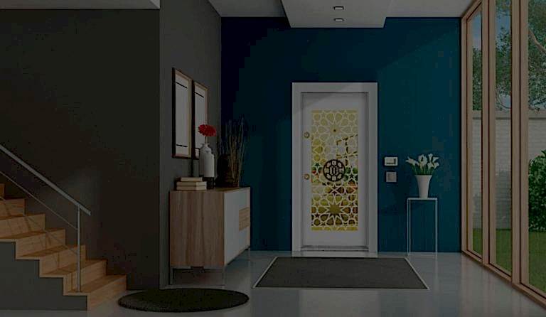 Mavi Boyalı Oda İçinde Pleksi Çelik Kapı